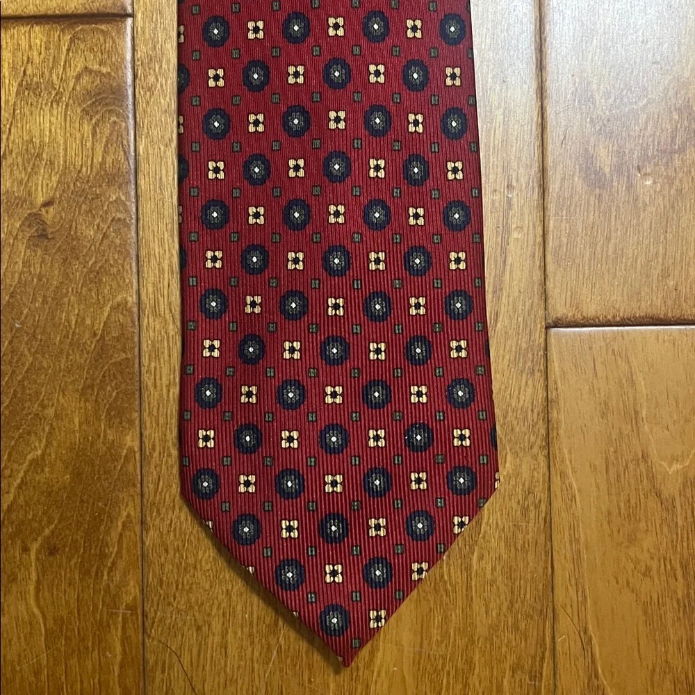 Barneys New York 100% Silk Red Geometric Men's Tie Handmade in Italy - Picture 2 of 5